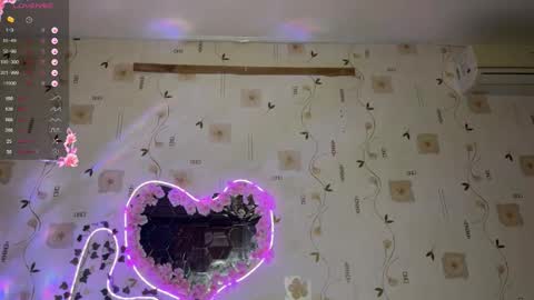 Snapshot of bella_and_alice chatting on 10.31.25 bella_and_alice online show from 10.31.25