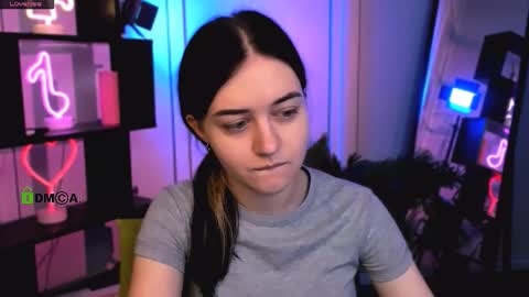 Snapshot of bella_blade chatting on 12.16.25 bella_blade online show from 12.16.25