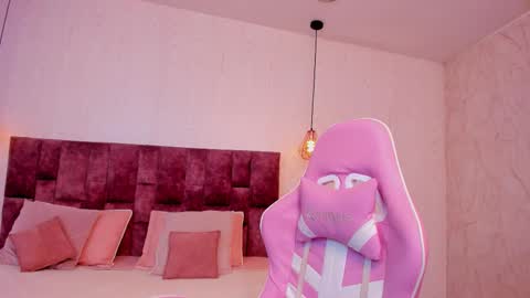 BELLA CLARCK online show from 11.14.25