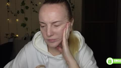 Snapshot of bella_hadatt chatting on 02.25.26 Bella online show from 02.25.26