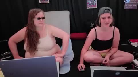 Snapshot of bella_james_1988 chatting on 11.02.25 Bella James online show from 11.02.25