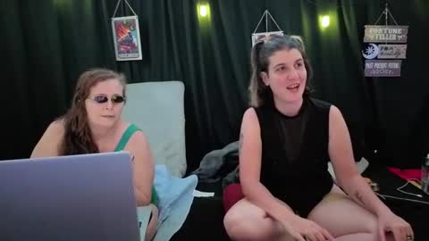 Snapshot of bella_james_1988 chatting on 11.18.25 Bella James online show from 11.18.25