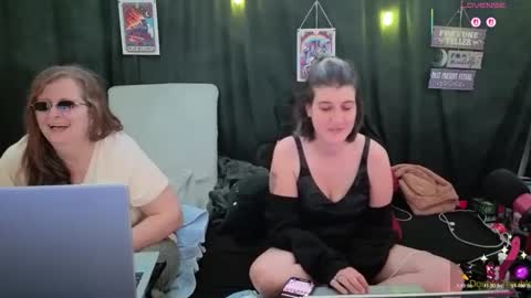 Snapshot of bella_james_1988 chatting on 11.22.25 Bella James online show from 11.22.25