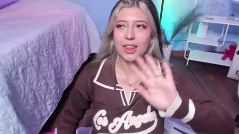 Snapshot of bella_lane_ chatting on 01.05.26 Bella online show from 01.05.26