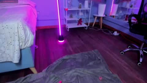 Snapshot of bella_lane_ chatting on 02.27.26 Bella online show from 02.27.26