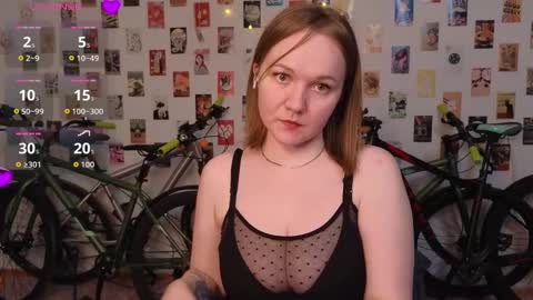 Snapshot of bella_murrrr chatting on 11.18.25 Bella online show from 11.18.25