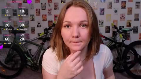 Snapshot of bella_murrrr chatting on 11.25.25 Bella online show from 11.25.25