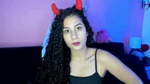 Bella Ponce  online show from 10.30.25