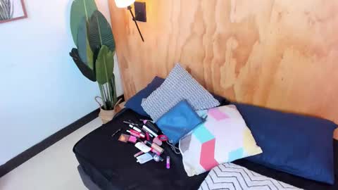 Bella Riviera online show from 11.25.25