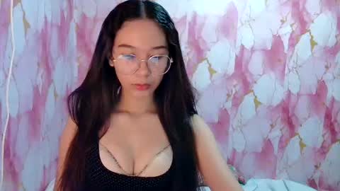 Snapshot of bella_saero chatting on 06.21.26 bella online show from 06.21.26