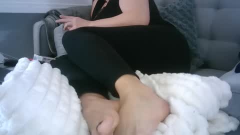 Snapshot of bella_sexy_feet chatting on 01.15.25 bella_sexy_feet online show from 01.15.25