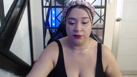Snapshot of bella_sweet_01 chatting on 10.11.25 BELLA online show from 10.11.25