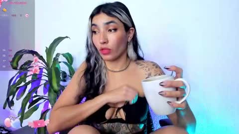 Snapshot of bella_thorne3 chatting on 12.01.24 Bella online show from 12.01.24