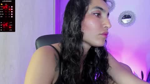 Snapshot of bella_thorne3 chatting on 11.19.25 Bella online show from 11.19.25