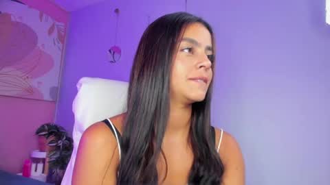 Snapshot of bella_walker_ chatting on 09.12.25 BELLA online show from 09.12.25
