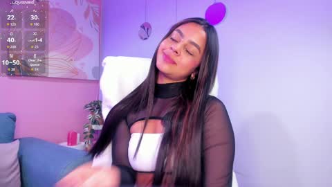 Snapshot of bella_walker_ chatting on 09.26.25 BELLA online show from 09.26.25