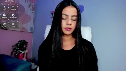 Snapshot of bella_walker_ chatting on 10.05.25 BELLA online show from 10.05.25