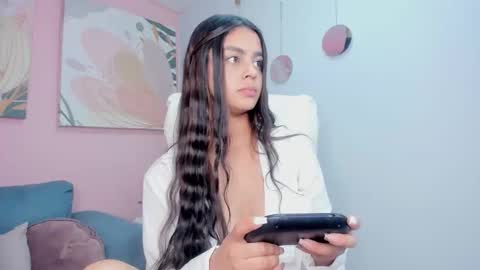 Snapshot of bella_walker_ chatting on 11.15.25 BELLA online show from 11.15.25