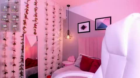 Snapshot of bella_walker_ chatting on 11.26.25 BELLA online show from 11.26.25