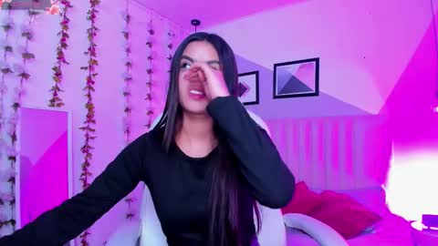 Snapshot of bella_walker_ chatting on 12.03.25 BELLA online show from 12.03.25