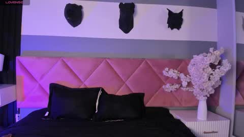 Snapshot of bella_williiams_ chatting on 11.09.25 Bella online show from 11.09.25