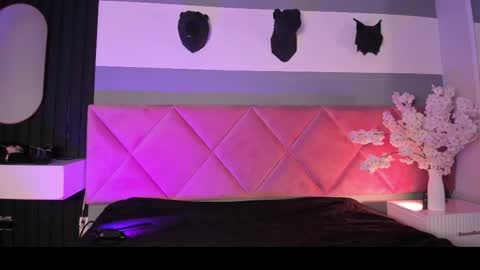 Snapshot of bella_williiams_ chatting on 11.19.25 Bella online show from 11.19.25