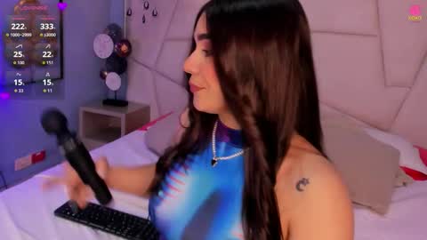 Snapshot of bellaa_becca chatting on 11.20.25 Bella Becca online show from 11.20.25