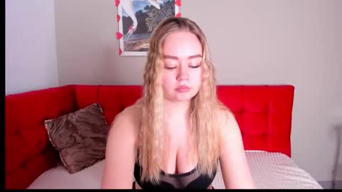 Snapshot of bellaairy chatting on 02.10.26 Bella online show from 02.10.26