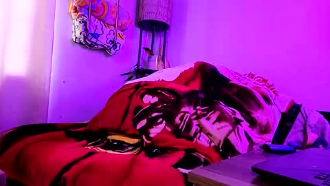 Snapshot of bellabawl chatting on 12.22.24 Belle online show from 12.22.24