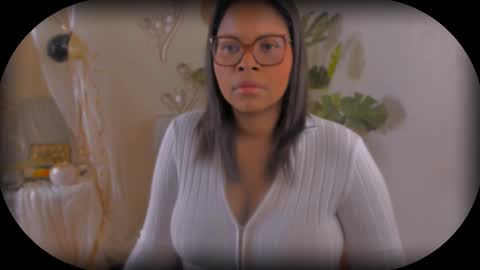 Snapshot of bellablakes18 chatting on 03.10.25 Bellah Blakes-Sarah Scrumptious Lee online show from 03.10.25