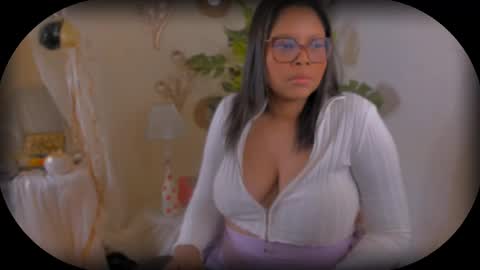 Snapshot of bellablakes18 chatting on 03.10.25 Bellah Blakes-Sarah Scrumptious Lee online show from 03.10.25