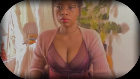 Snapshot of bellablakes18 chatting on 09.13.25 Bellah Blakes-Sarah Scrumptious Lee online show from 09.13.25