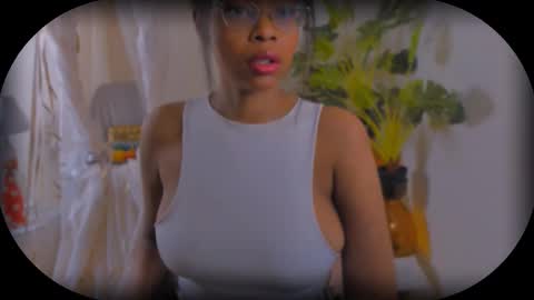 Snapshot of bellablakes18 chatting on 09.15.25 Bellah Blakes-Sarah Scrumptious Lee online show from 09.15.25