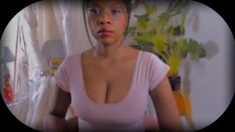 Snapshot of bellablakes18 chatting on 09.15.25 Bellah Blakes-Sarah Scrumptious Lee online show from 09.15.25