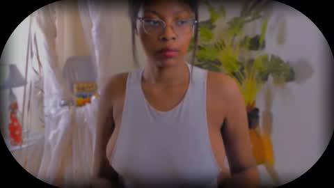 Snapshot of bellablakes18 chatting on 09.18.25 Bellah Blakes-Sarah Scrumptious Lee online show from 09.18.25