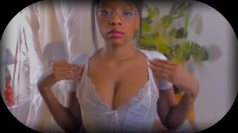 Snapshot of bellablakes18 chatting on 09.19.25 Bellah Blakes-Sarah Scrumptious Lee online show from 09.19.25