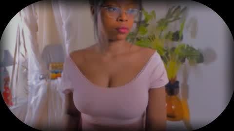 Snapshot of bellablakes18 chatting on 09.20.25 Bellah Blakes-Sarah Scrumptious Lee online show from 09.20.25