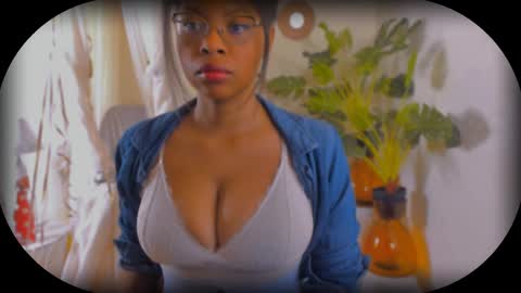 Snapshot of bellablakes18 chatting on 09.23.25 Bellah Blakes-Sarah Scrumptious Lee online show from 09.23.25