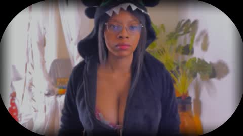 Snapshot of bellablakes18 chatting on 09.29.25 Bellah Blakes-Sarah Scrumptious Lee online show from 09.29.25