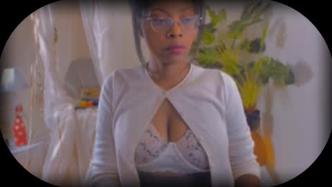 Snapshot of bellablakes18 chatting on 10.23.25 Bellah Blakes-Sarah Scrumptious Lee online show from 10.23.25