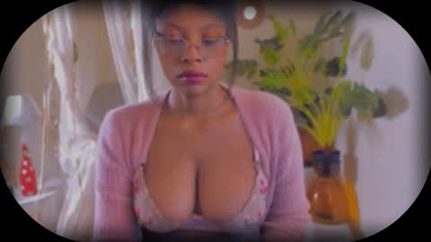 Snapshot of bellablakes18 chatting on 10.27.25 Bellah Blakes-Sarah Scrumptious Lee online show from 10.27.25