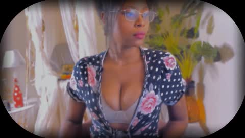 Snapshot of bellablakes18 chatting on 11.07.25 Bellah Blakes-Sarah Scrumptious Lee online show from 11.07.25