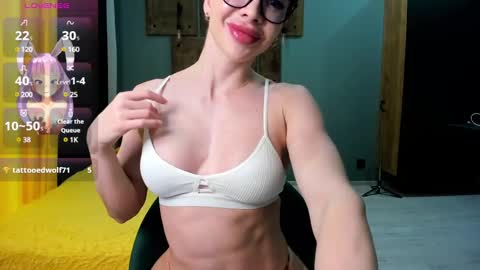 Snapshot of bellaburn chatting on 12.22.24 Bella online show from 12.22.24
