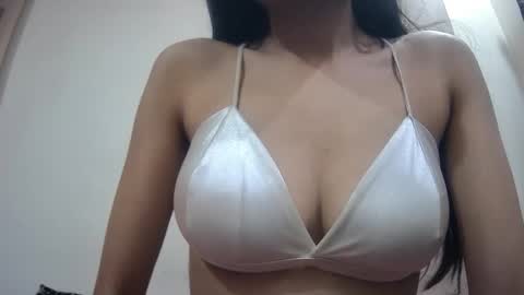 Snapshot of bellacrystall chatting on 01.25.25 bellacrystall online show from 01.25.25