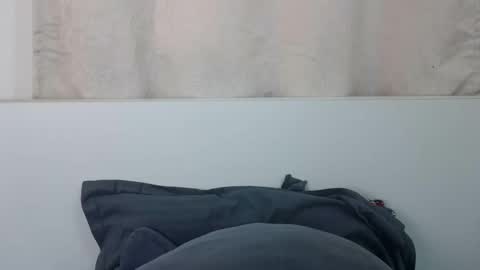 Snapshot of bellacrystall chatting on 11.24.25 bellacrystall online show from 11.24.25