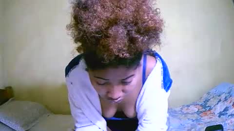 Snapshot of bellaena chatting on 10.11.25 bellaena online show from 10.11.25