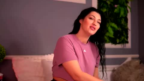 Snapshot of bellaevex chatting on 11.28.25 Eva online show from 11.28.25