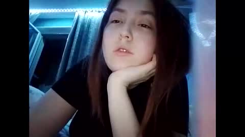 Snapshot of bellahadid8 chatting on 11.26.25 Charming Hamster online show from 11.26.25