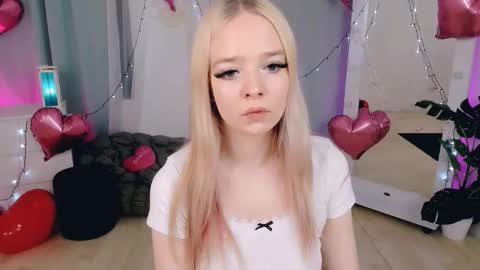 Snapshot of bellamontgomery chatting on 02.25.26 Bella online show from 02.25.26