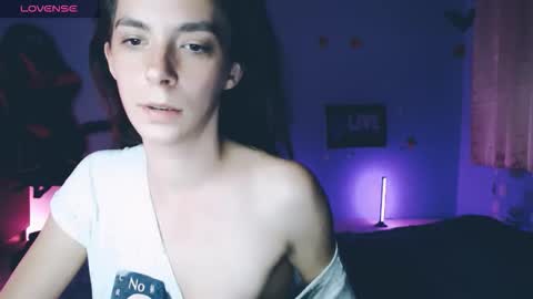 Snapshot of bellaqueen0701 chatting on 11.17.25 bellaqueen0701 online show from 11.17.25